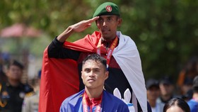 FOTO: Baret Hijau Agus Prayogo di Podium Emas SEA Games 2023