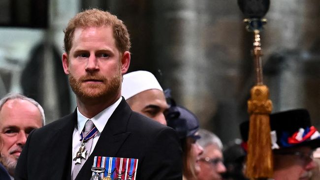 Pangeran Harry disebut masih berharap dan menantikan Kerajaan Inggris meminta maaf kepadanya dan Meghan Markle.