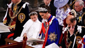 Kate & Charlotte Pakai Hiasan Kepala Senada di Penobatan Raja Charles