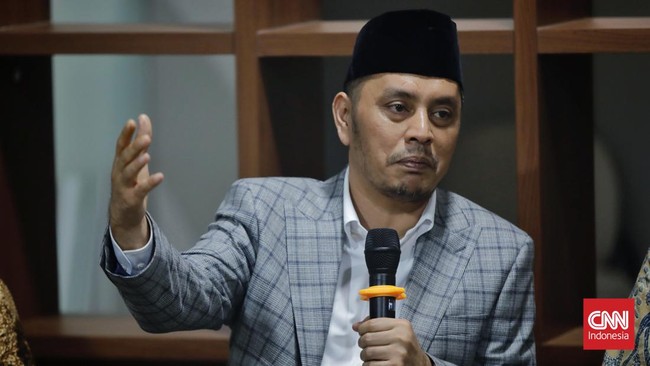 Politikus NasDem Willy Aditya menyebut partai politik harusnya membawa capres masing-masing bicara kemiskinan. Bukan sekadar berani seperti kriteria Jokowi.