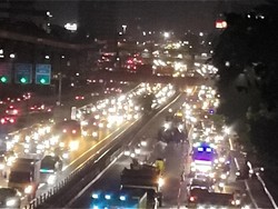 Ada 2 Titik Perbaikan Jalan, Lalin Pancoran Arah Cawang Macet Parah