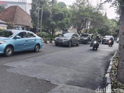 Sempat Berlubang, Jalan Dekat Pasar Simpang Dago Kembali Mulus