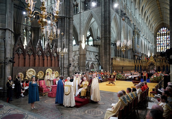 Raja Charles III resmi dinobatkan sebagai Raja Inggris pada Sabtu (6/5/2023). Dia menjadi penguasa Kerajaan Inggris ke-40 yang dimahkotai di Westminster Abbey sejak tahun 1066.