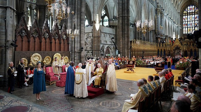 Raja Charles III resmi dinobatkan sebagai Raja Inggris pada Sabtu (6/5/2023). Dia menjadi penguasa Kerajaan Inggris ke-40 yang dimahkotai di Westminster Abbey sejak tahun 1066.