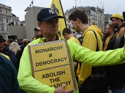 Apakah Warga Inggris Masih Butuh Monarki?