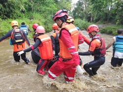 Pekerja Jembatan yang Hanyut di Sungai Sukabumi Ditemukan Tewas