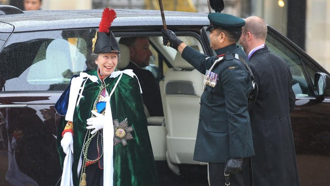 Putri Anne dari Kerajaan Inggris masuk rumah sakit pada Senin (24/6) setelah mengalami cedera ringan dan gegar otak.