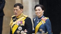 <p>Ratu Suthida dan Raja Maha Vajiralongkorn tiba di Inggris pada 6 Mei 2023 untuk menyaksikan <em>coronation</em> yang bersejarah. Penampilan Ratu Suthida di acara tersebut sukses curi perhatian, lho. (Foto: Mark Cuthbert/UK Press via Getty Images)</p>
