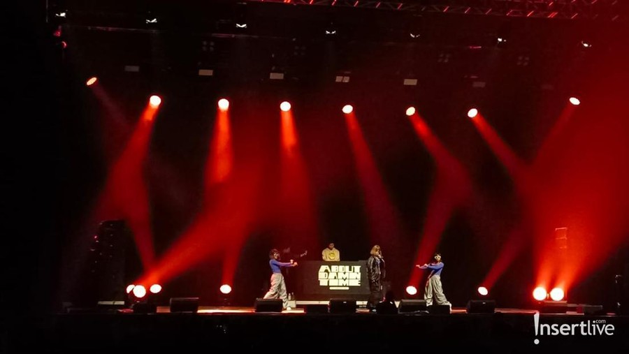 Penampilan Ramengvrl di konser pH-1 di Indonesia.