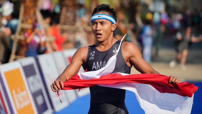 Indonesia sukses merebut medali emas pertama di SEA Games 2023 melalui Rashif Amila Yaqin dari cabang aquathlon, Sabtu (6/5).