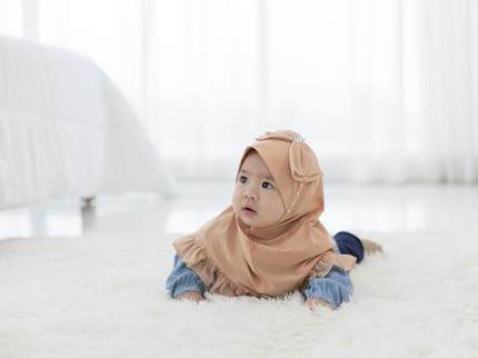 35 Nama Bayi Perempuan Islami 2 Kata Bermakna Pembawa Rezeki & Keberuntungan dari Alquran