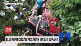 VIDEO: Bus Rombongan Peziarah Masuk Jurang