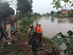 Kerasukan, Seniman Hilang Usai Ceburkan Diri ke Sungai Citarum