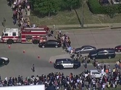 Mobil Seruduk Kerumunan Orang di Texas, 8 Orang Tewas