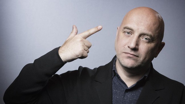 Zakhar Prilepin, blogger Rusia yang pro perang Ukraina, diserang bom mobil. Dia cedera sedangkan asistennya tewas. 