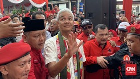 Ganjar Hadir Halal Bihalal Relawan Jokowi, Teriakan Presiden Menggema
