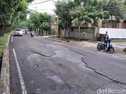 Jalan Raya Langsep Kota Malang Telan Banyak Korban Karena Berlubang