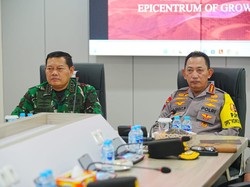 Kapolri dan Panglima TNI Tinjau Command Center di Labuan Bajo