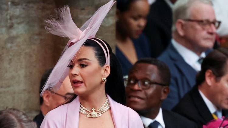 LONDON, ENGLAND - MAY 06: Katy Perry looks on during the Coronation of King Charles III and Queen Camilla on May 6, 2023 in London, England. The Coronation of Charles III and his wife, Camilla, as King and Queen of the United Kingdom of Great Britain and Northern Ireland, and the other Commonwealth realms takes place at Westminster Abbey today. Charles acceded to the throne on 8 September 2022, upon the death of his mother, Elizabeth II.  (Photo by Phil Noble - WPA Pool/Getty Images)