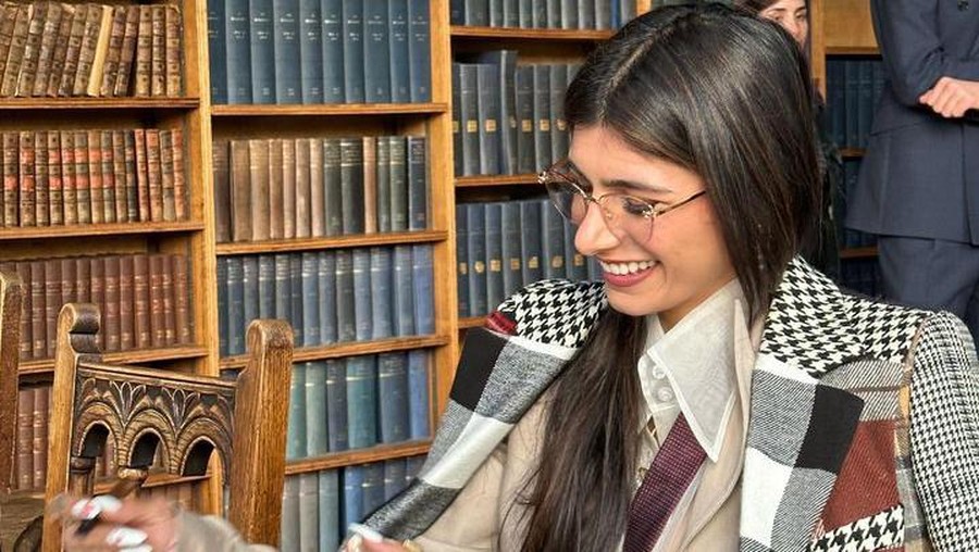 Mia Khalifa Jadi Pembicara Oxford Union