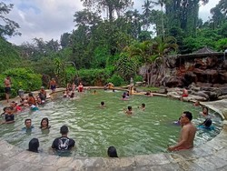 Bali Juga Punya Kolam Air Panas, Namanya Yeh Panes Penatahan