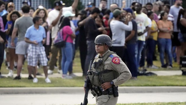 FOTO: Penembakan di Mal Texas Tewaskan 8 Orang