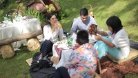 <p>Dian Sastro sangat jarang mengunggah kebersamaannya dengan anak-anak. Ia hanya mengunggah beberapa momen berkesan, Bunda. (Foto: Instagram: @therealdisastr)</p>