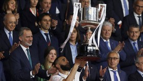 Resmi: Benzema Tinggalkan Real Madrid