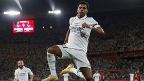 FOTO: Real Madrid Angkat Trofi Copa del Rey