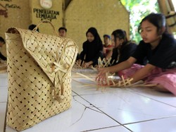 Contoh Kerajinan Bahan Keras, Beserta Definisi dan Teknik Pembuatannya