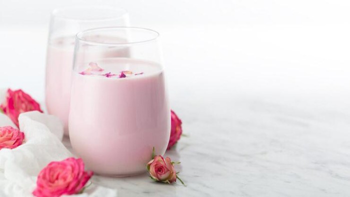 Alami Insomnia? Yuk, Cobain Resep Pink Moon Milk Berikut Ini untuk Atasi Masalah Sulit Tidur!