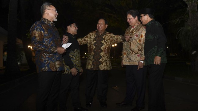 Empat partai, Gerindra, PKB, Golkar, dan PAN tengah menggagas koalisi permanen di Pilpres 2024. Pembahasan masih alot untuk menentukan siapa pendamping Prabowo.