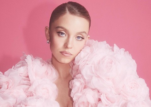 The soft girl aesthetic is the new dreamy trend that's all over the  internet–from Taylor Swift to Ariana Grande and Sydney Sweeney