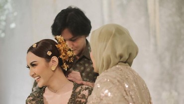 7 Foto Senyum Bahagia Mahalini Resmi Dilamar Rizky Febian