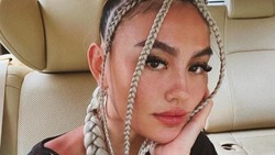 Cara Simple Agnez Mo Jaga Kesehatan Rambut dan Kulit Kepala