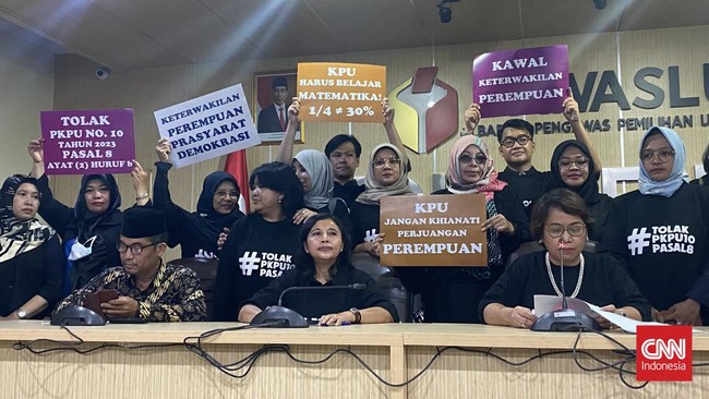 Sejumlah aktivis perempuan mendesak KPU merevisi PKPU Nomor 10 Tahun 2023 yang mengatur keterwakilan perempuan dalam pencalegan Pemilu 2024.