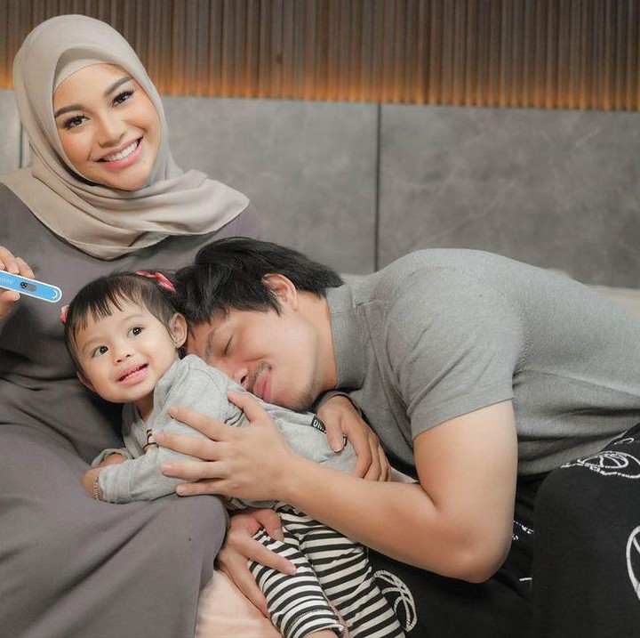 <p>Aurel saat ini sedang hamil adiknya Ameena. Usia kandungan Aurel sebentar lagi masuk empat bulan. (Foto: Instagram @attahalilintar)</p>