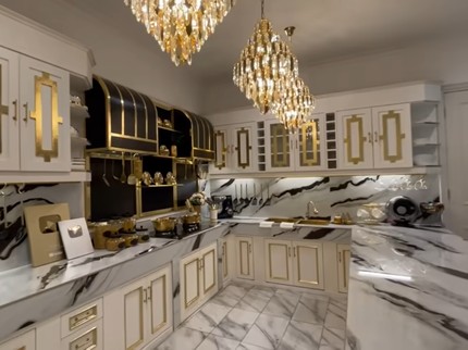 7 Potret Dapur Berlapis Emas Milik Tasyi Athasyia Kembaran Tasya Farasya