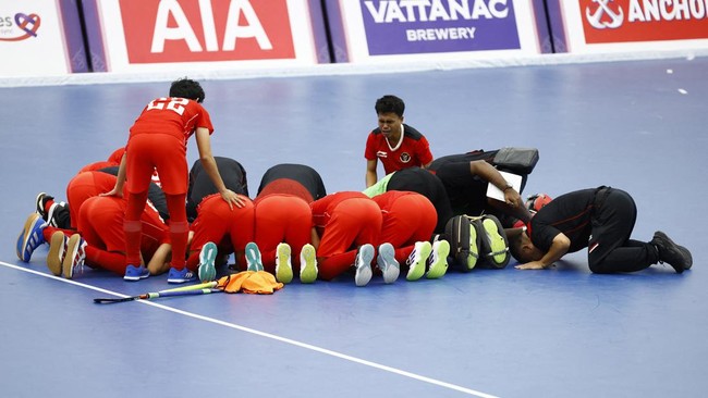 Publik Malaysia dibuat heboh dengan keberhasilan Indonesia meraih emas hoki indoor putra SEA Games 2023 lewat kemenangan super dramatis atas Malaysia.