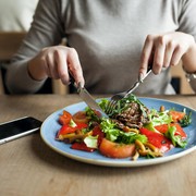 Fakta di Balik 4 Warna Piring yang Bisa Pengaruhi Nafsu Makan