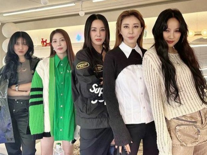 Ia juga aktif di variety show. Kini, ia bergabung bersama Hwasa, BoA, Kim Wansun dan Lee Hyori, dalam line-up variety show “Dancing Queens on The Road” yang tayang di tvN mulai Mei 2023 ini./Foto: instagram.com/umaizing