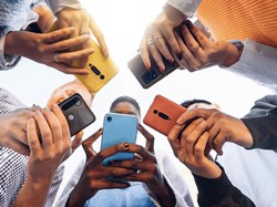 79% Orang Indonesia Cari Berita di Internet dan Media Sosial