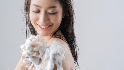 Sabun Berbusa Lebih Ampuh Bersihkan Tubuh, Mitos atau Fakta?