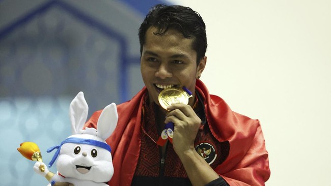 Berikut reaksi netizen yang mengalir deras di media sosial usai Siman Sudartawa tinggalkan pawai SEA Games 2023 di Jakarta, Jumat (19/5).