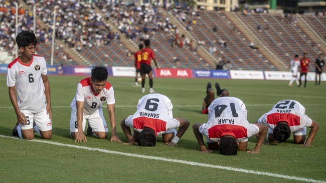 Tiket pertandingan Kamboja vs Indonesia di laga terakhir SEA Games 2023, Rabu (10/5), ludes satu hari jelang pertandingan di Stadion Olimpiade.