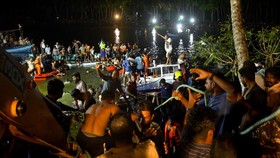 FOTO: Kengerian Kapal Wisata India Terbalik hingga Tewaskan 22 Turis