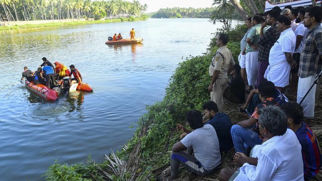 Setidaknya 22 orang tewas setelah satu kapal wisata yang mengangkut turis terbalik di India pada Minggu (6/5).