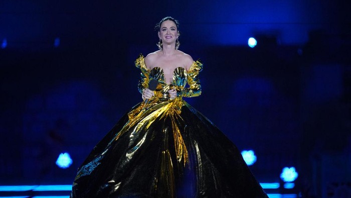 US artist Katy Perry performs inside Windsor Castle grounds at the Coronation Concert, in Windsor, west of London on May 7, 2023. - For the first time ever, the East Terrace of Windsor Castle will host a spectacular live concert that will also be seen in over 100 countries around the world. The event will be attended by 20,000 members of the public from across the UK. (Photo by Leon Neal / POOL / AFP) (Photo by LEON NEAL/POOL/AFP via Getty Images)