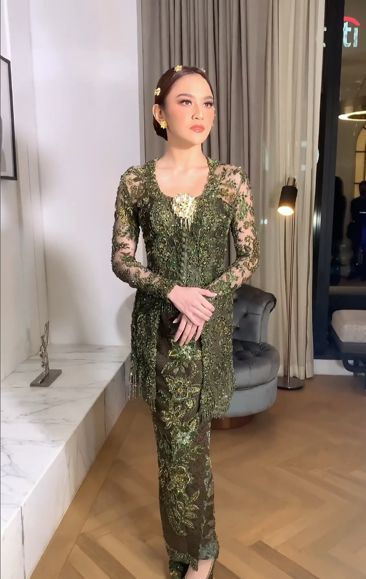 Kebaya lamaran Mahalini rancangan Asky Febrianti&period;