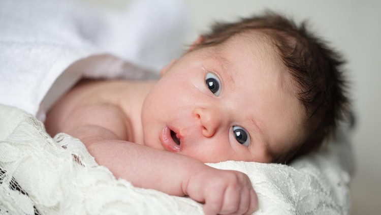 Kenapa Mata Bayi Baru Lahir Belekan? Ini Penyebab dan Cara Mengatasinya